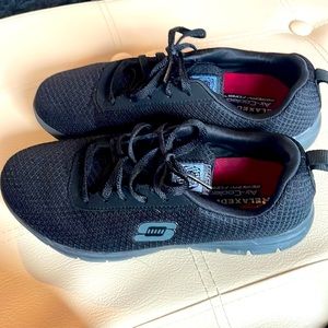 Skechers black slip resistant work shoe